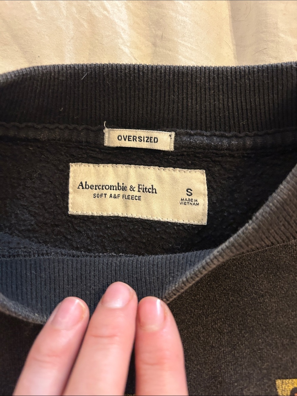 ABERCROMBIE AND FITCH OVERSIZED CREW NECK - Picture 2 of 2